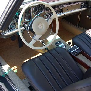280SL_462_INT1.JPG